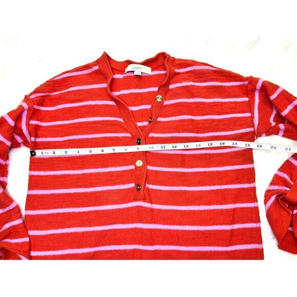 Loft Marled Texture, Coral & Pink Striped, Women's Medium V-Neck Sweater - Picture 4 of 5